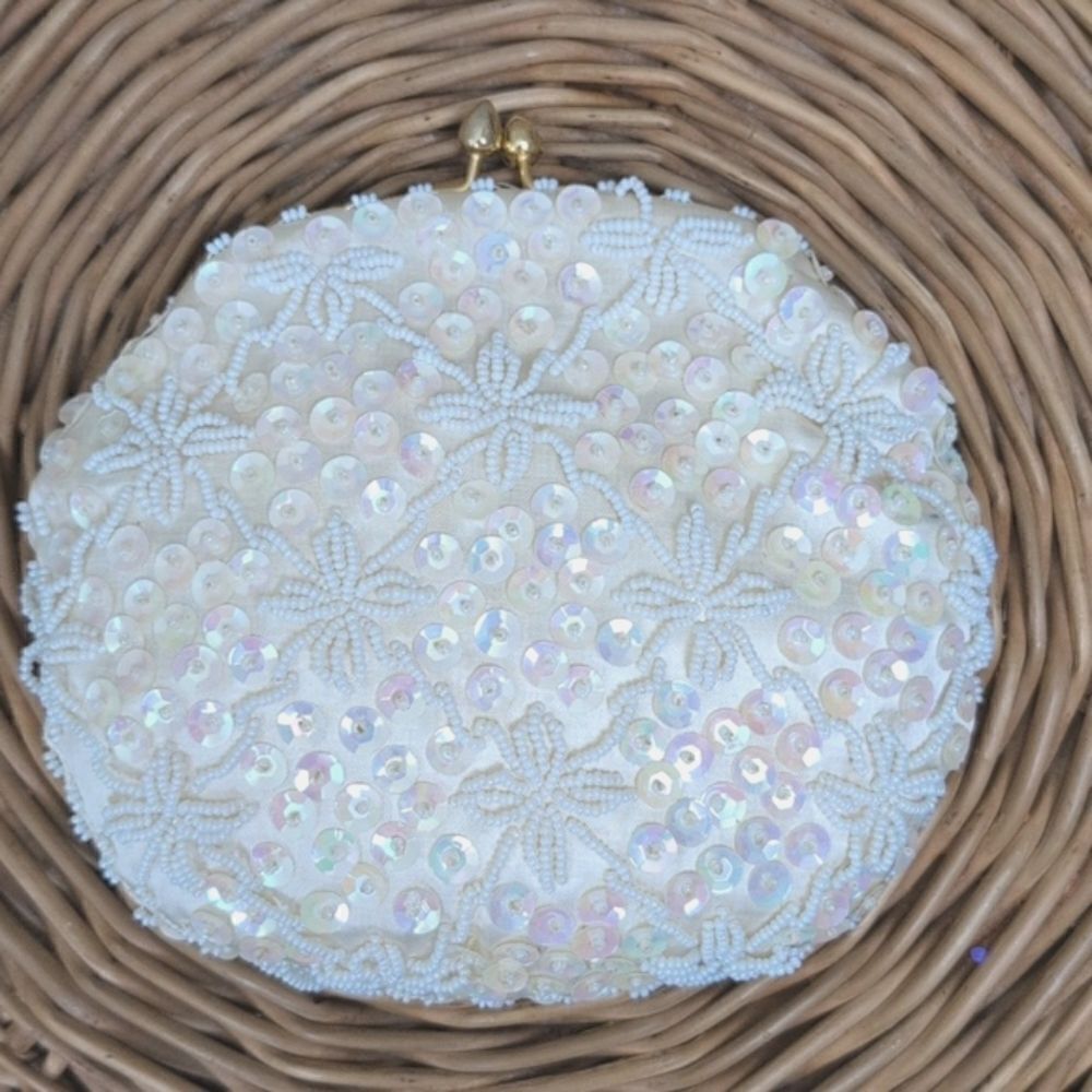 Vintage Ivory Beaded & Sequined Special Occasion Clutch Evening Bag Gold Chain